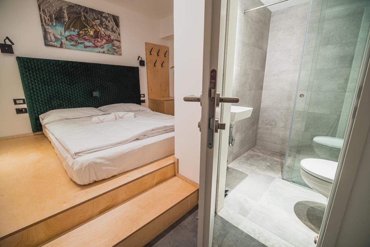 Dragons Dream Hostel ลูบลิยานา ภายนอก รูปภาพ
