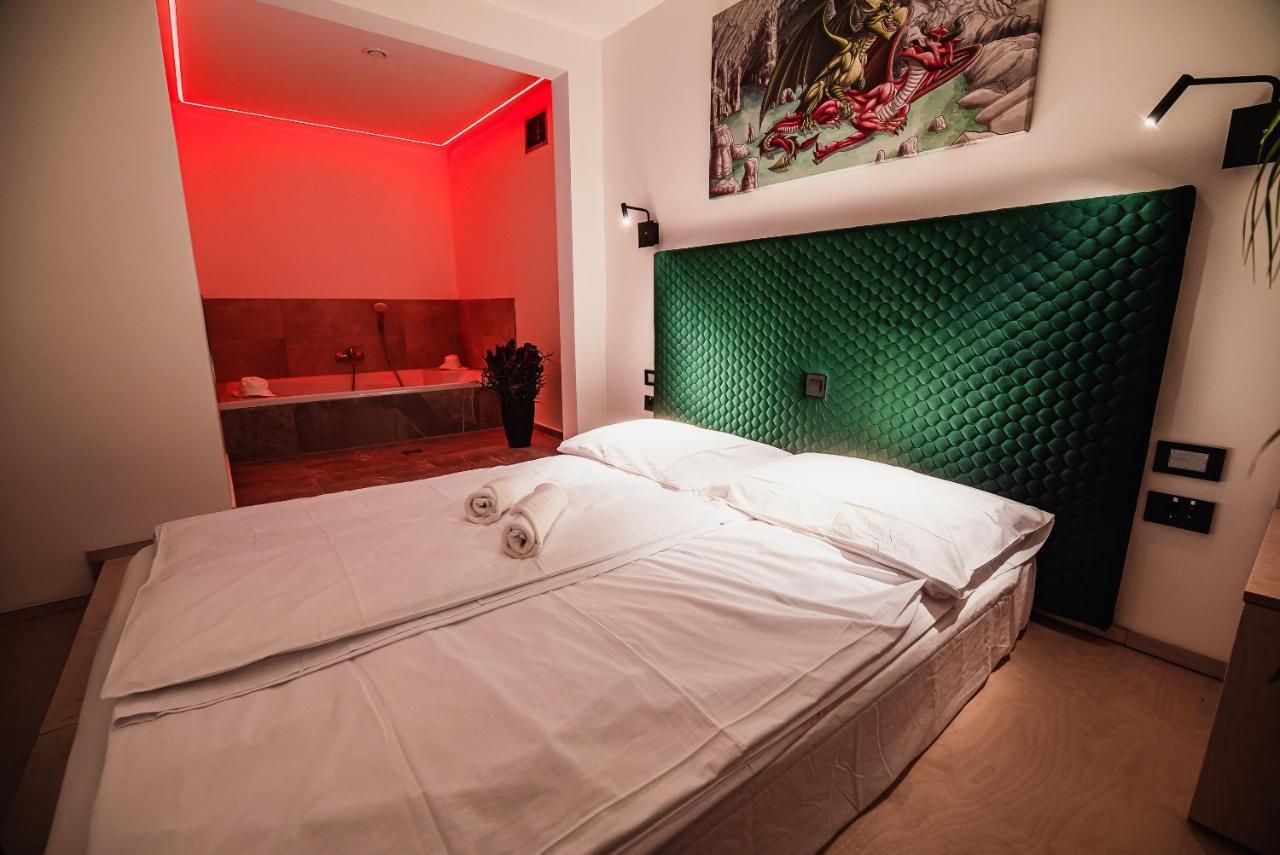 Dragons Dream Hostel ลูบลิยานา ภายนอก รูปภาพ